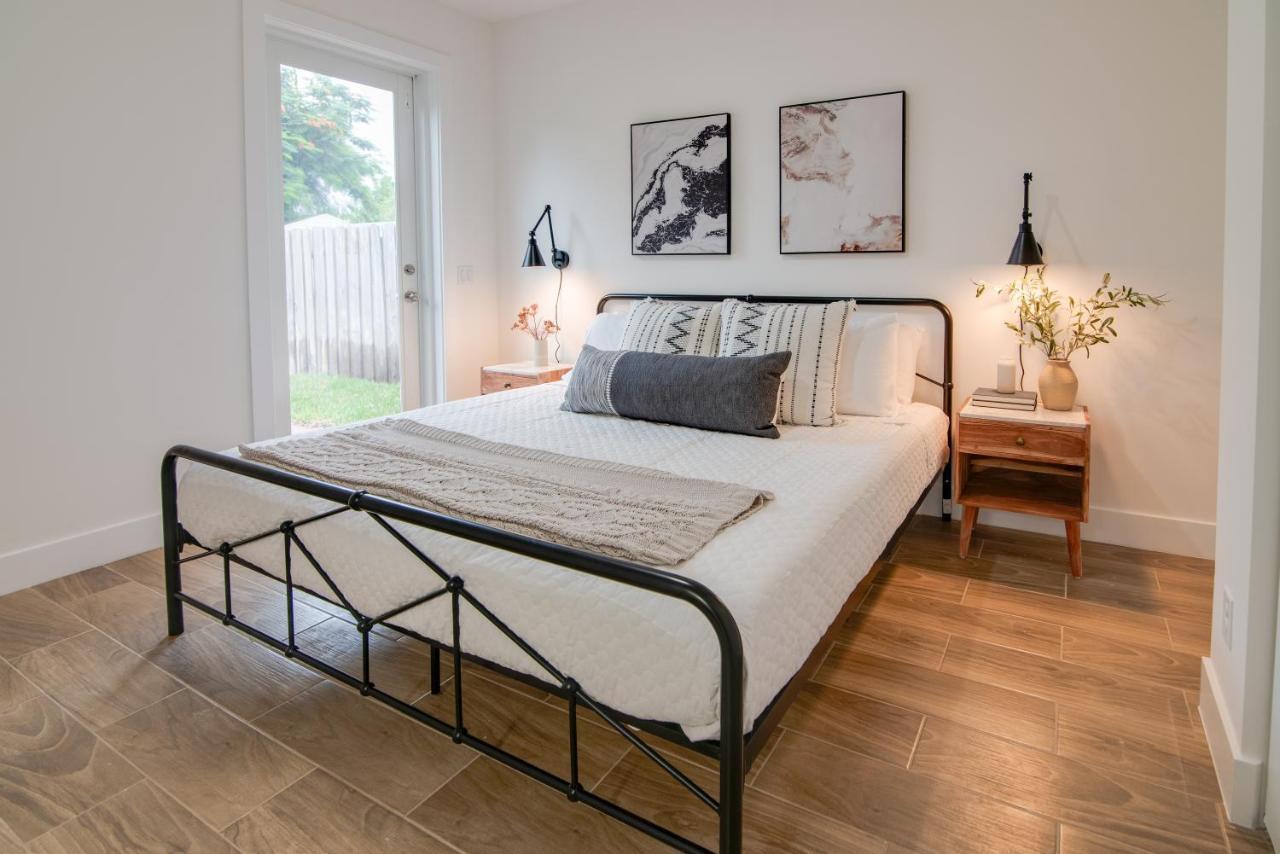 Private Cottage - King Beds, Brand New, Near Beach, Golfing, Shopping & Restaurants Lake Worth Beach Eksteriør billede