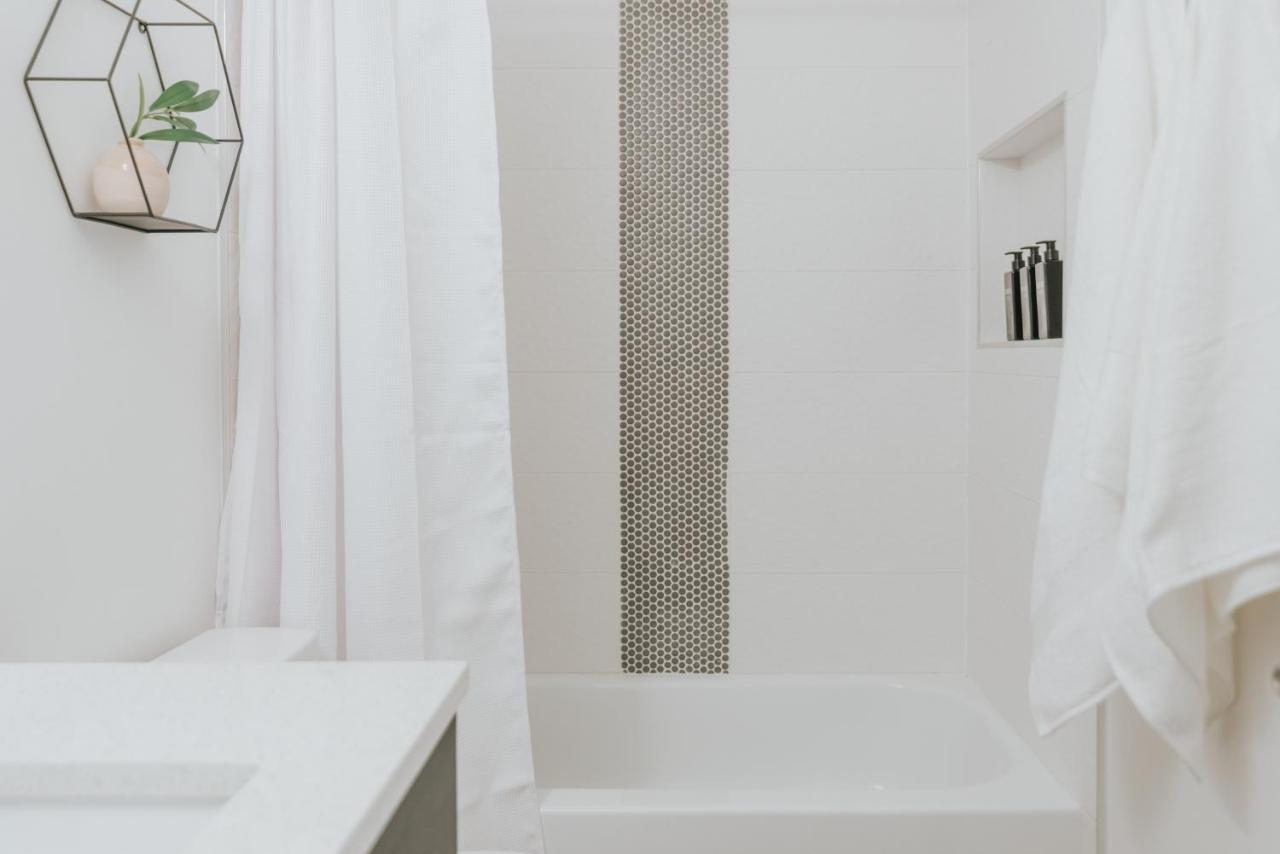 Private Cottage - King Beds, Brand New, Near Beach, Golfing, Shopping & Restaurants Lake Worth Beach Eksteriør billede